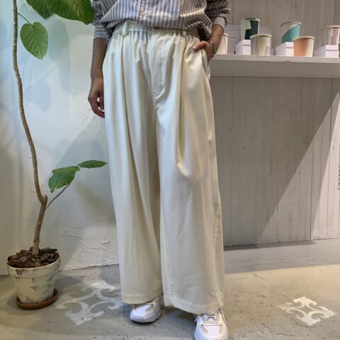 HEAVY WOOL GABARDINE WIDE EASY TROUSERS - スラックス